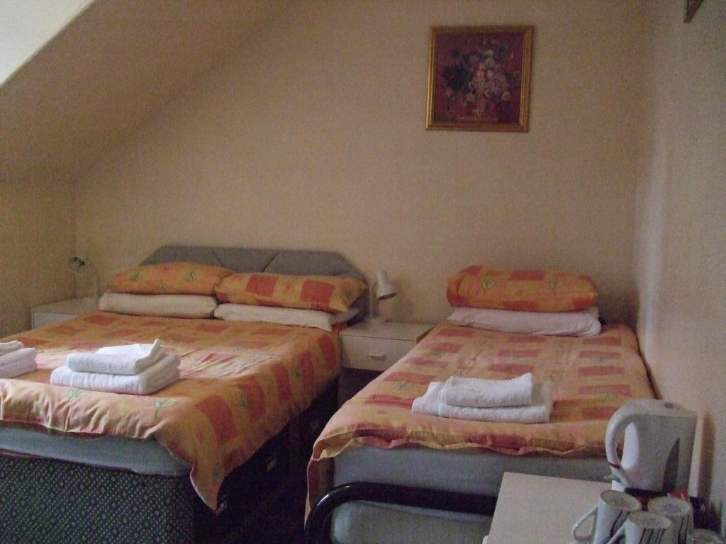 Swan Lake Guest House Edimburgo Quarto foto